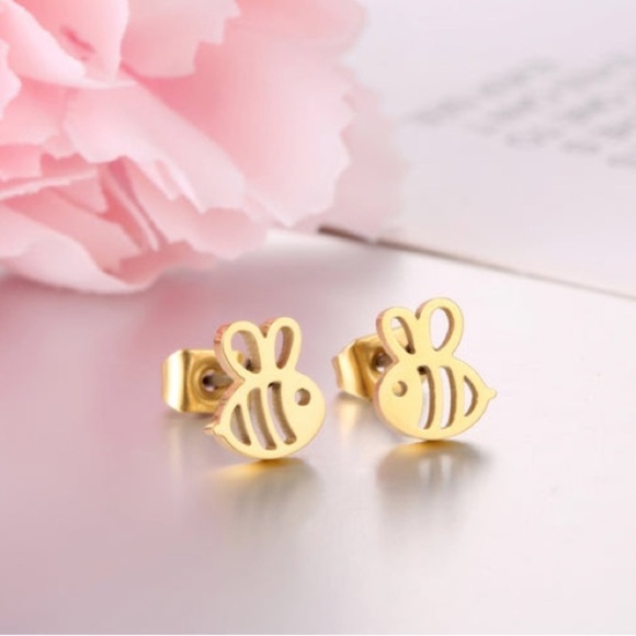 NEW Dainty Bumble Bee stud Earrings Gold color - Boutique - Picture 2 of 5